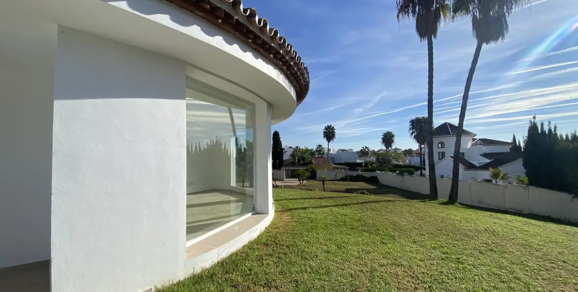 Продажа  отдельно стоящей виллы в El Paraiso 26