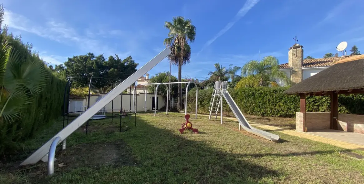 Продажа  отдельно стоящей виллы в El Paraiso 27