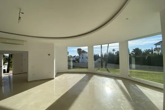 Image 6 thumb