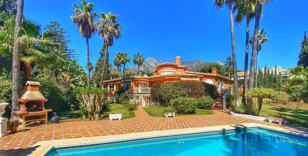 Sale of detached villa in Marbella (district Nagüeles) 1