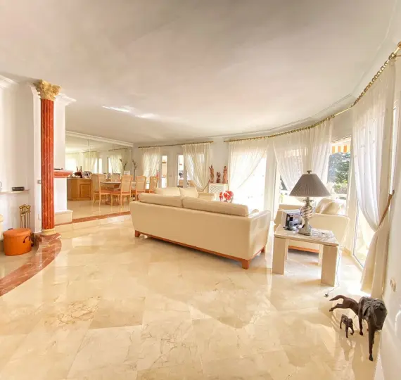 Detached villa R5051551