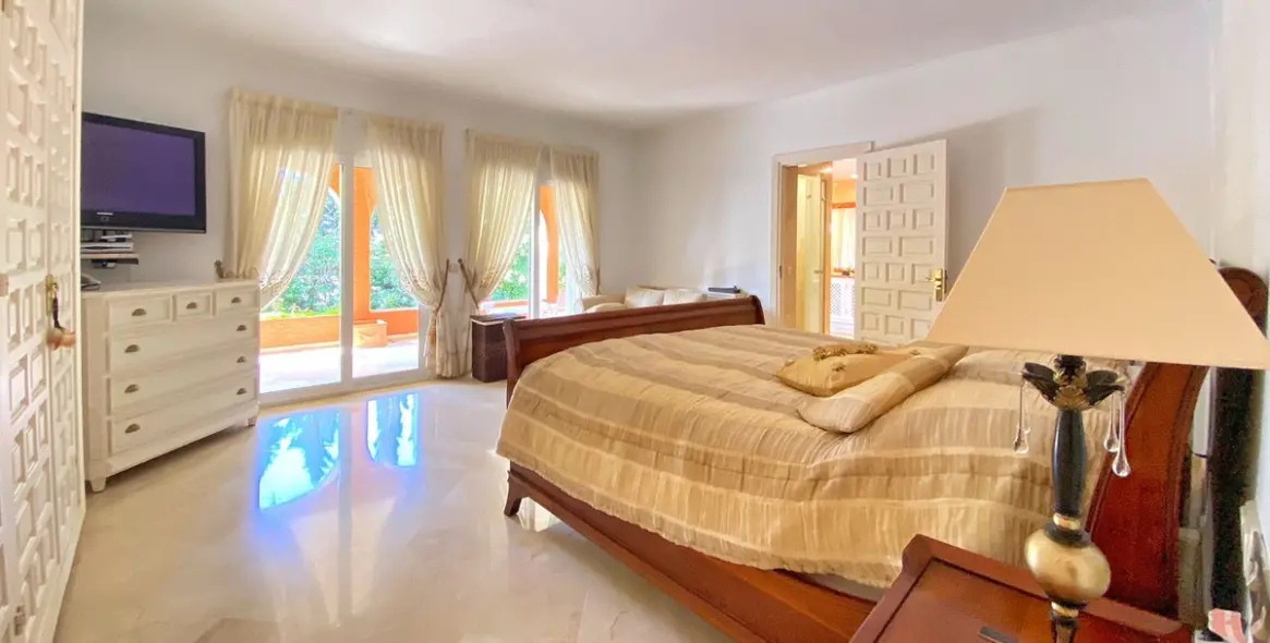 Sale of detached villa in Marbella (district Nagüeles) 4