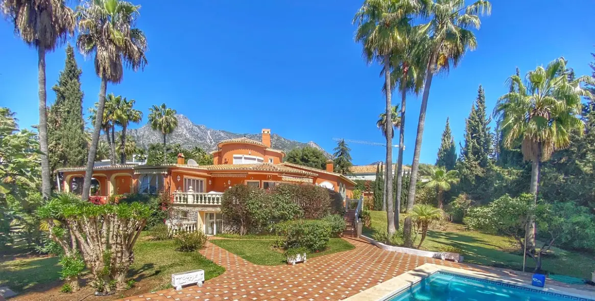 Sale of detached villa in Marbella (district Nagüeles) 10