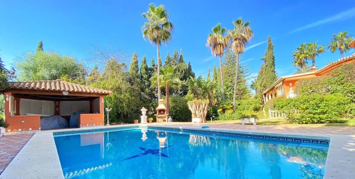 Продажа  отдельно стоящей виллы в Nagüeles 11