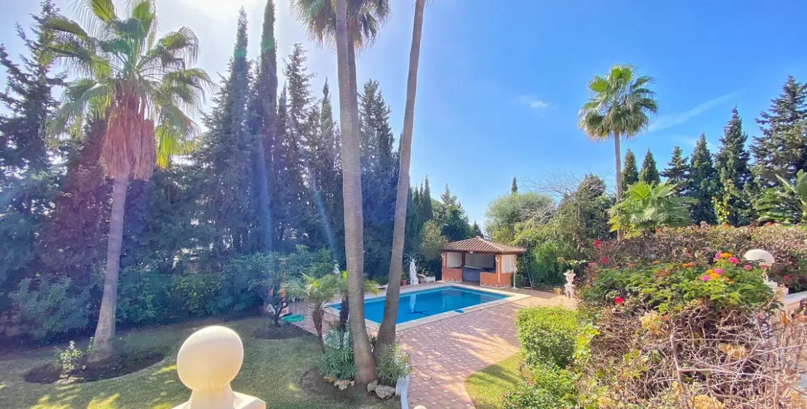 Продажа  отдельно стоящей виллы в Nagüeles 12