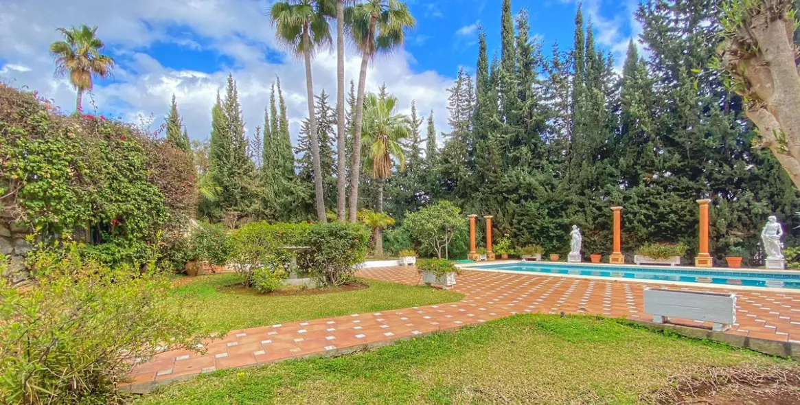 Продажа  отдельно стоящей виллы в Nagüeles 14