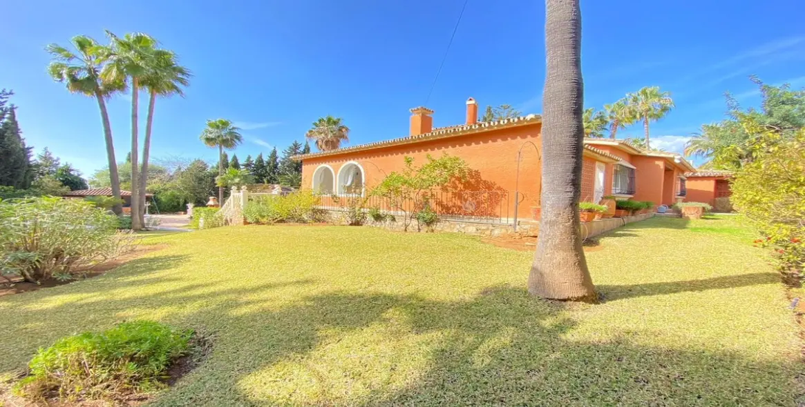 Продажа  отдельно стоящей виллы в Nagüeles 15