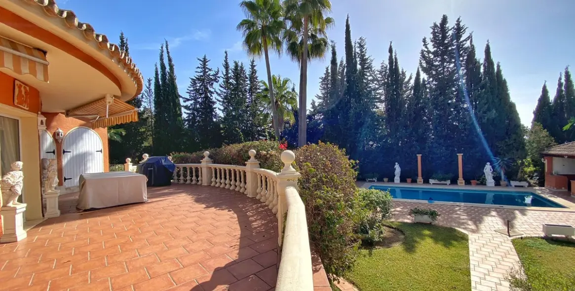 Продажа  отдельно стоящей виллы в Nagüeles 16