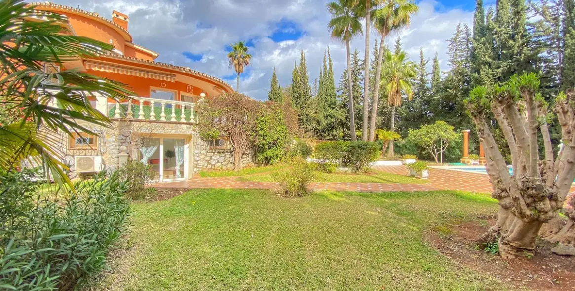 Продажа  отдельно стоящей виллы в Nagüeles 19