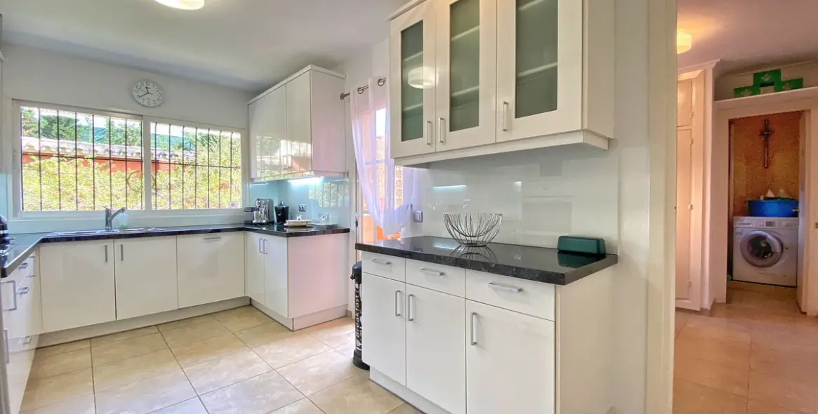 Sale of detached villa in Nagüeles 21