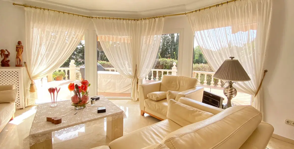 Sale of detached villa in Nagüeles 25