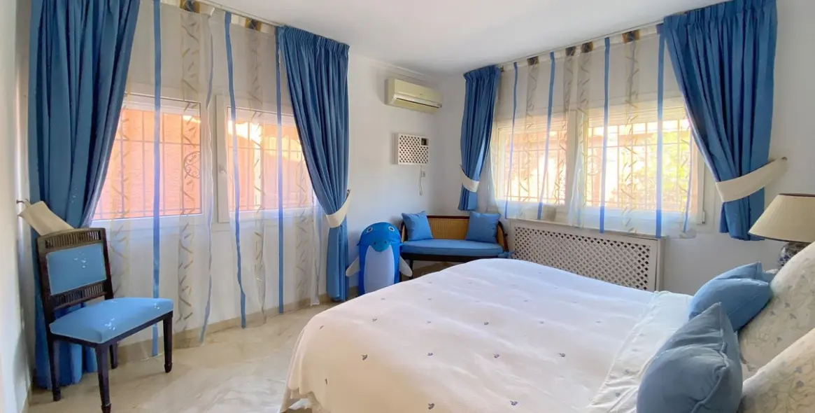 Sale of detached villa in Nagüeles 27