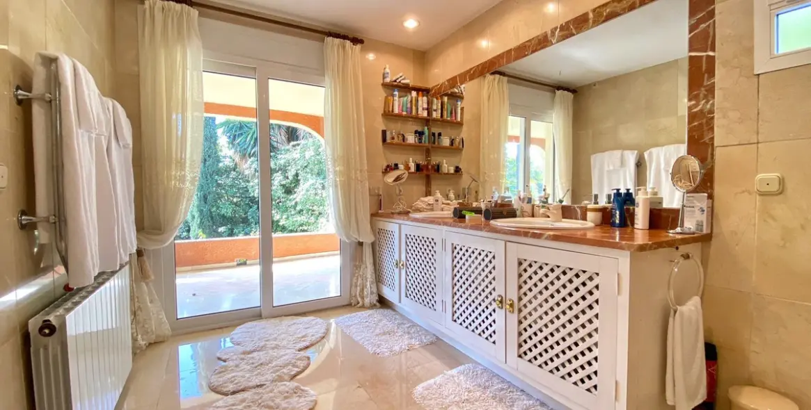 Sale of detached villa in Nagüeles 29