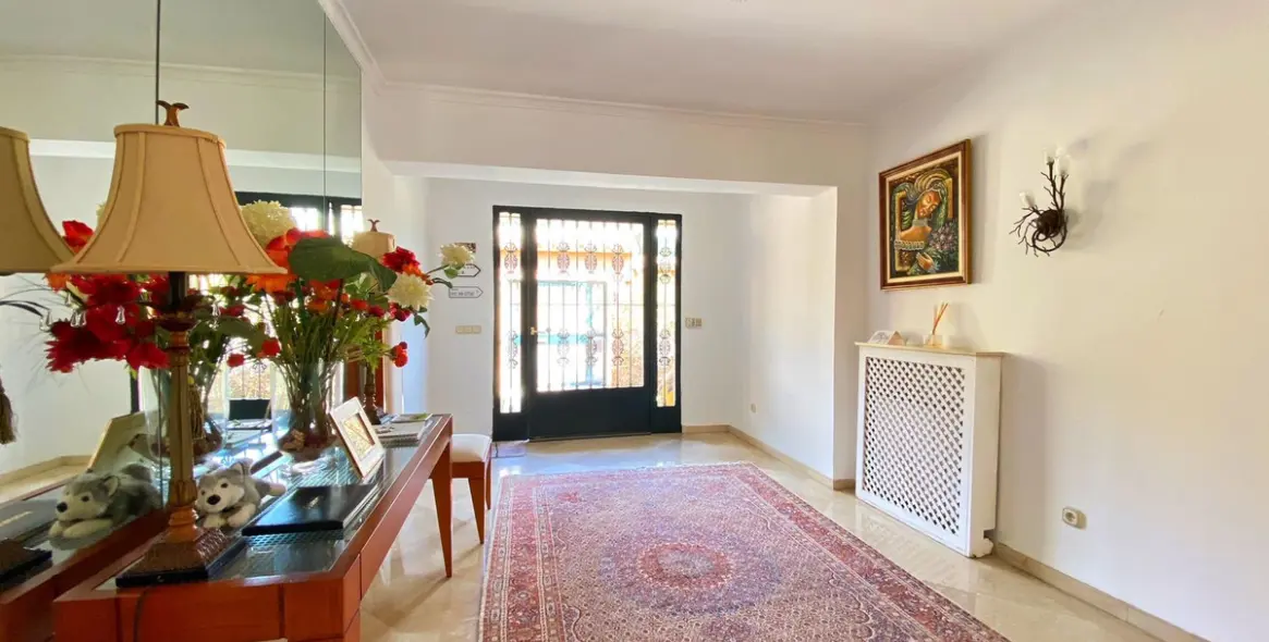 Sale of detached villa in Nagüeles 30