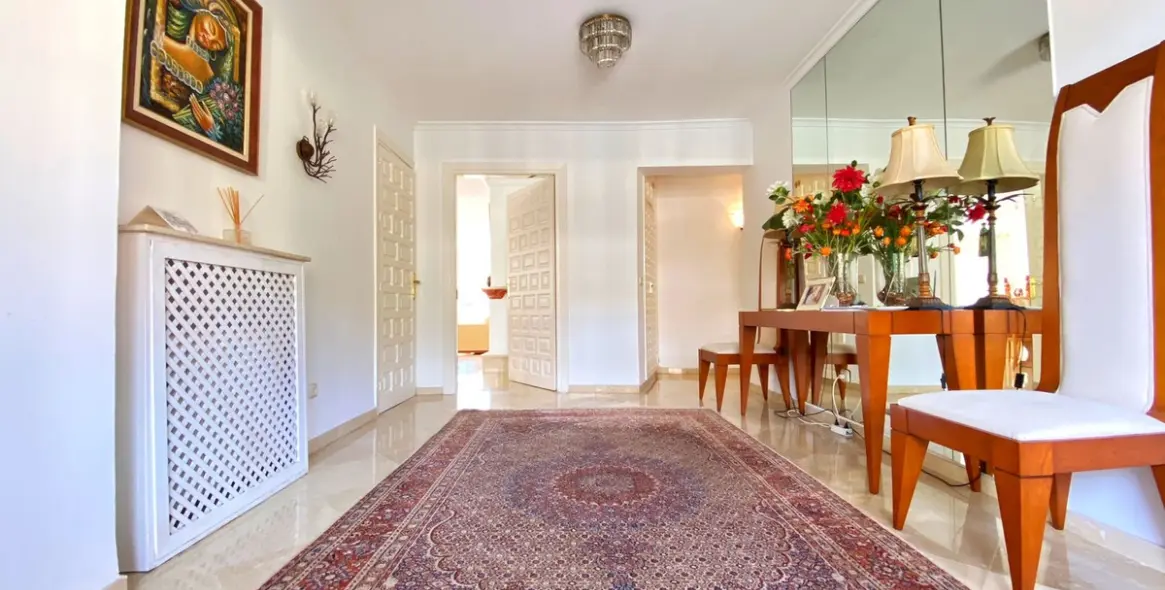 Sale of detached villa in Nagüeles 31