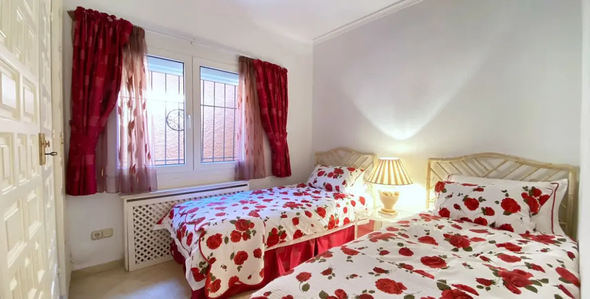 Sale of detached villa in Nagüeles 35