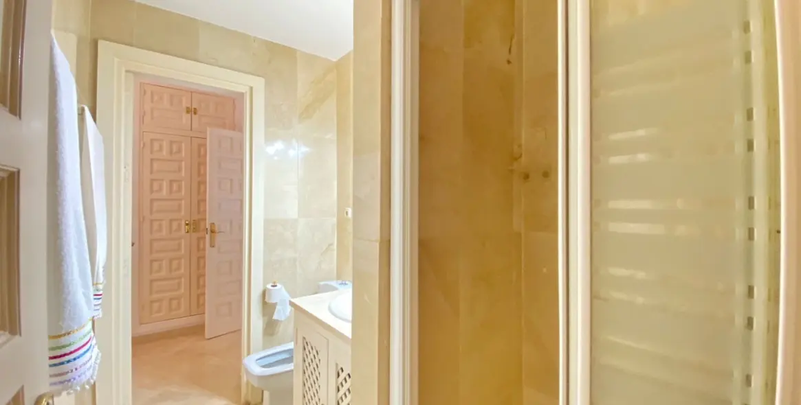 Sale of detached villa in Nagüeles 36