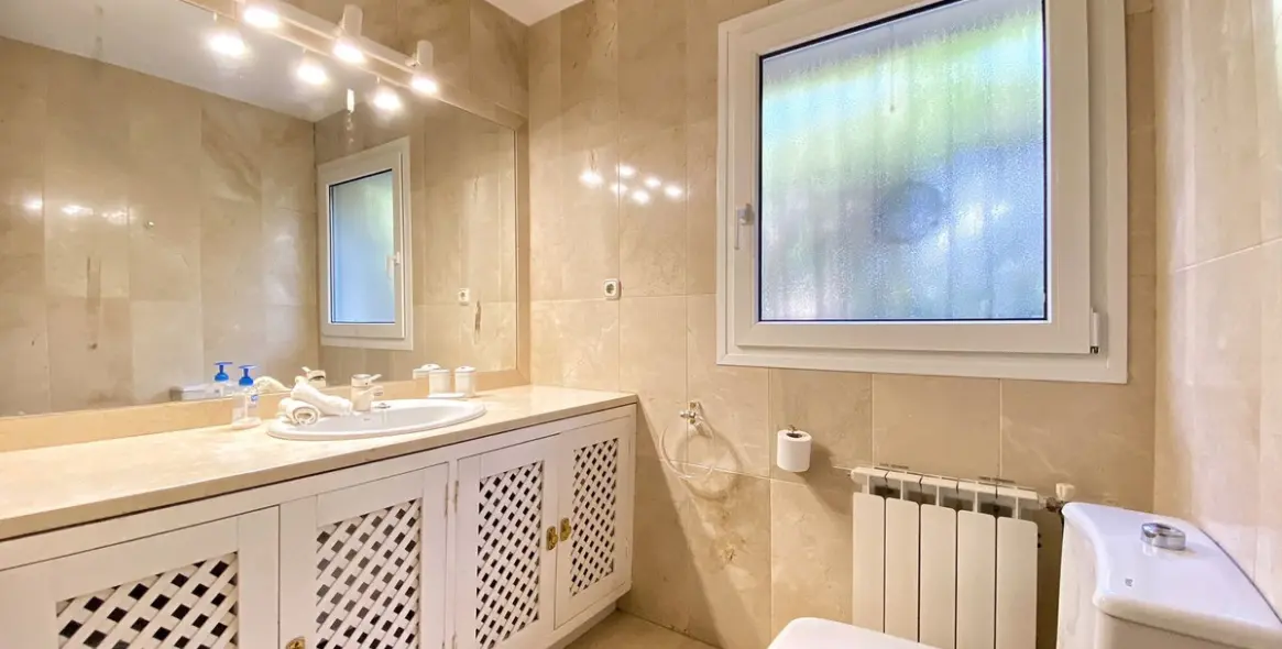 Sale of detached villa in Nagüeles 39