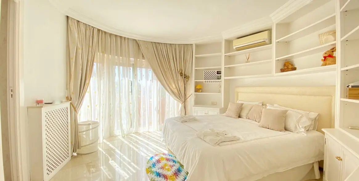 Sale of detached villa in Nagüeles 41