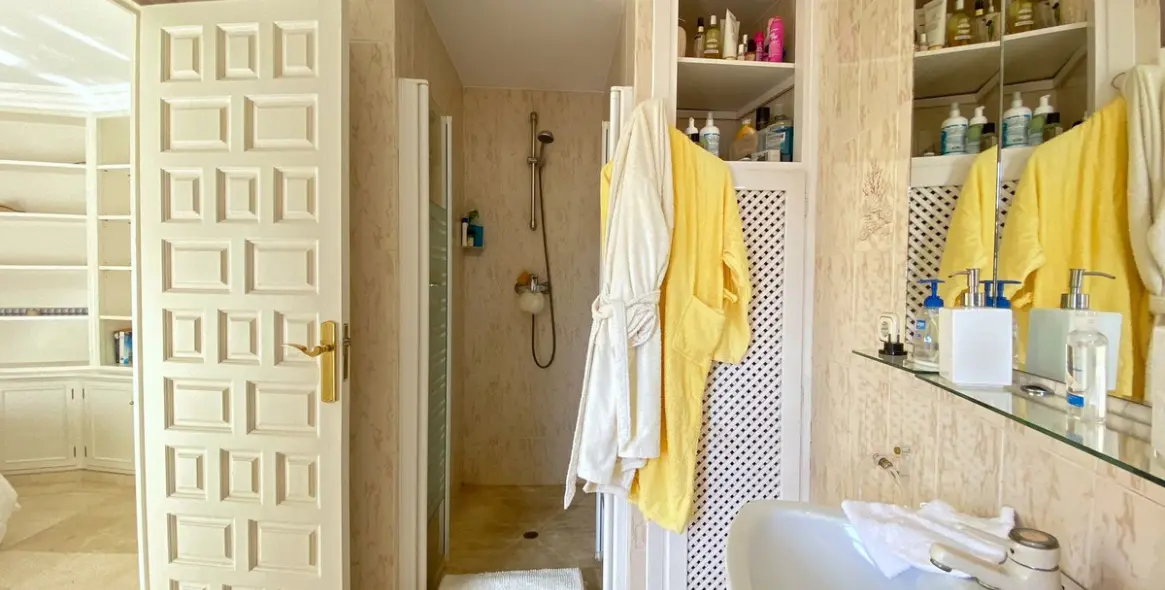 Sale of detached villa in Nagüeles 42