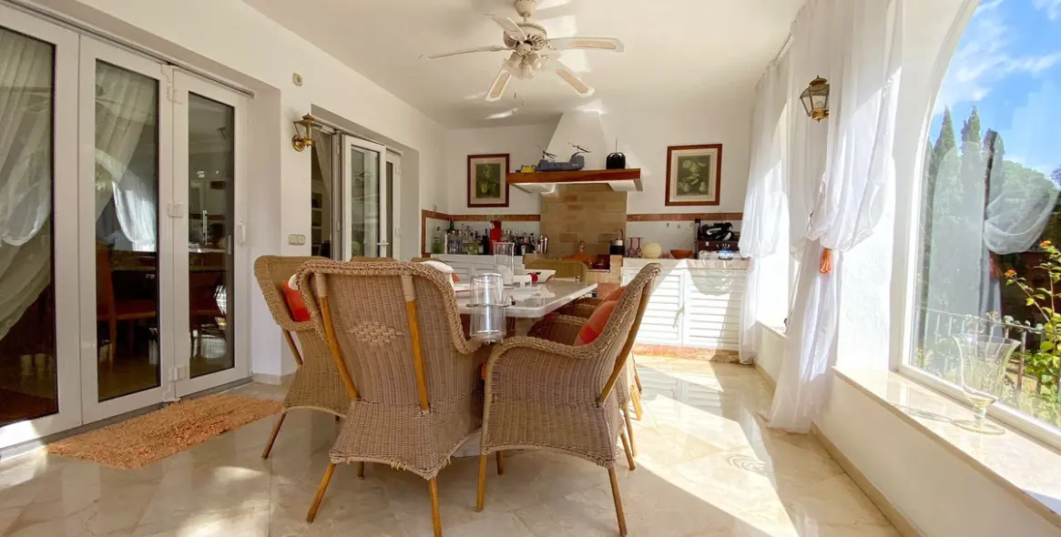 Sale of detached villa in Nagüeles 43