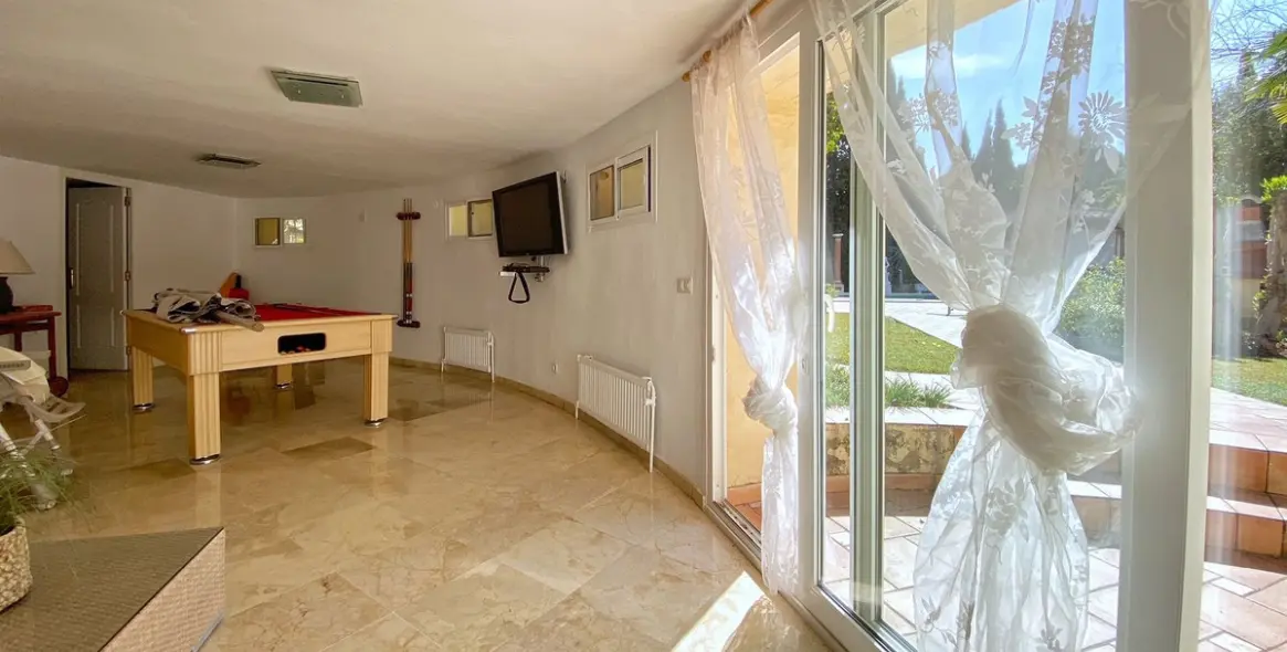 Sale of detached villa in Nagüeles 44