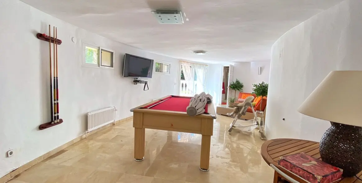 Sale of detached villa in Nagüeles 45