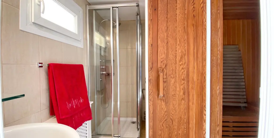 Sale of detached villa in Nagüeles 46