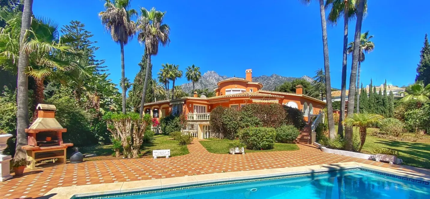 Sale of detached villa in Nagüeles 0