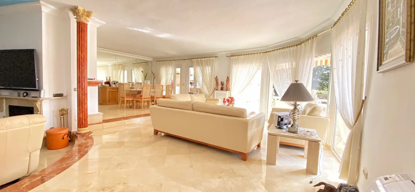 Sale of detached villa in Nagüeles 2