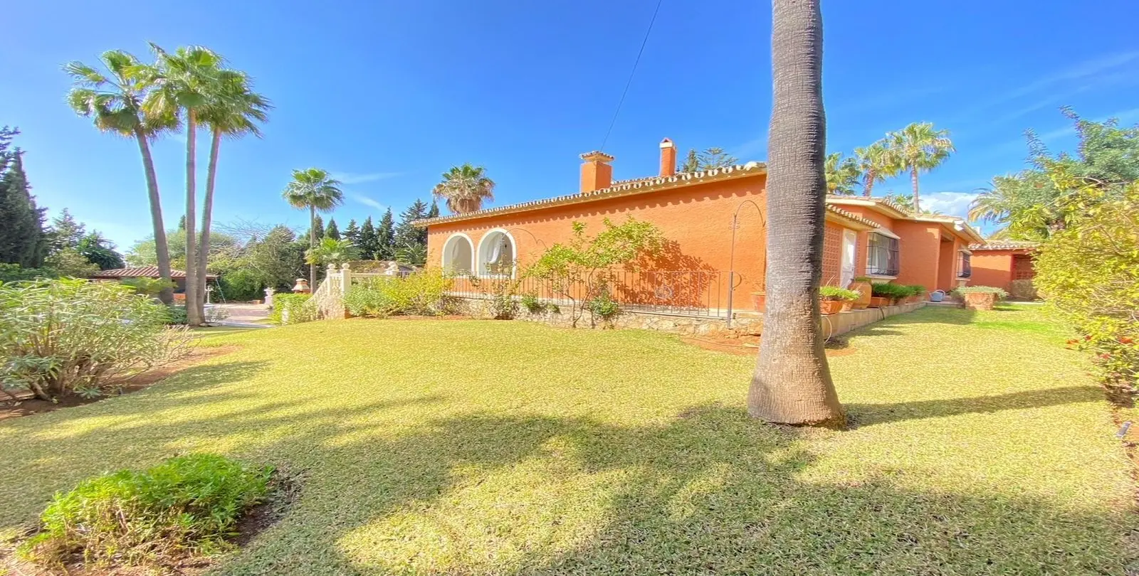 Sale of detached villa in Nagüeles 15