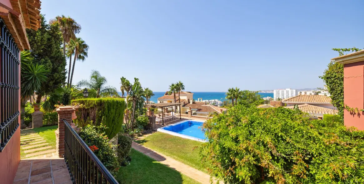 Продажа  отдельно стоящей виллы в Benalmadena 11