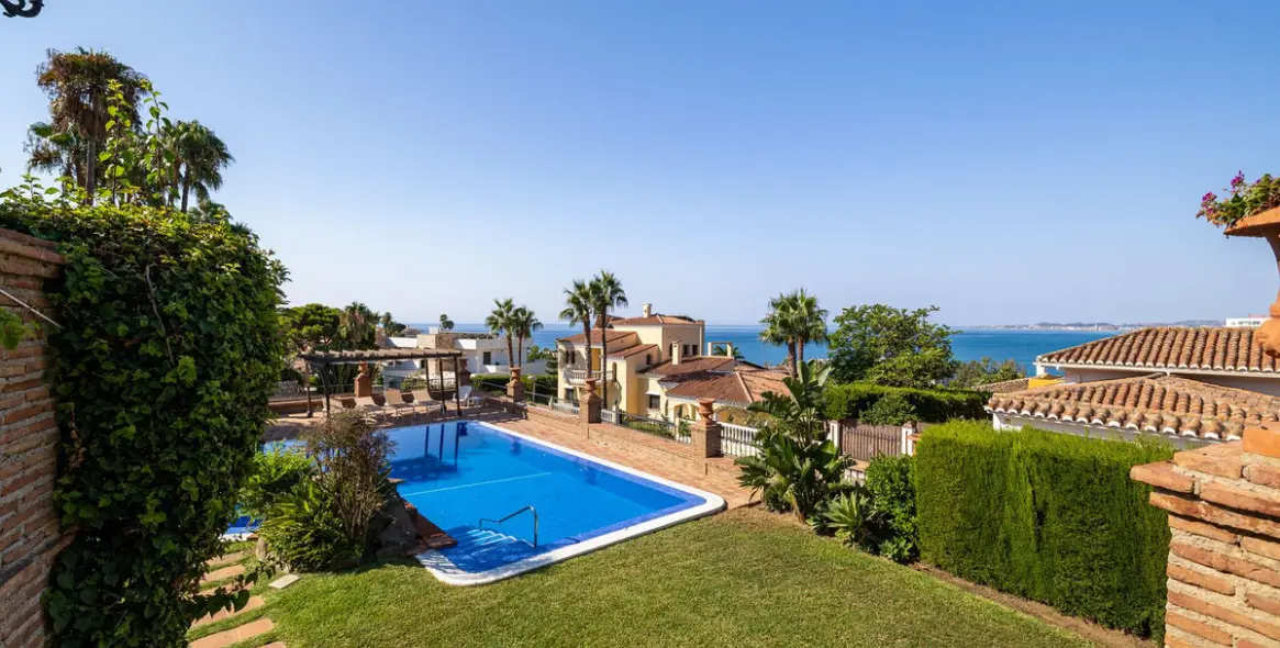 Продажа  отдельно стоящей виллы в Benalmadena 12