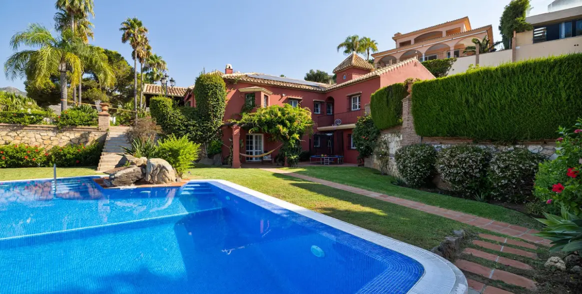 Продажа  отдельно стоящей виллы в Benalmadena 16