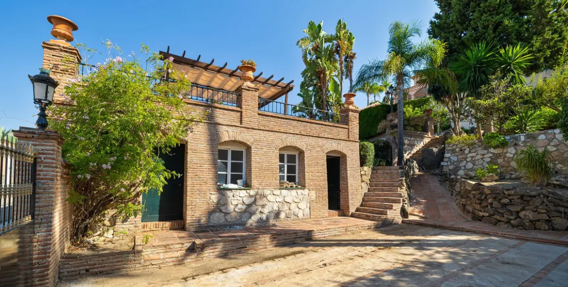 Продажа  отдельно стоящей виллы в Benalmadena 18