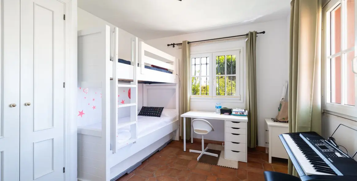 Продажа  отдельно стоящей виллы в Benalmadena 30