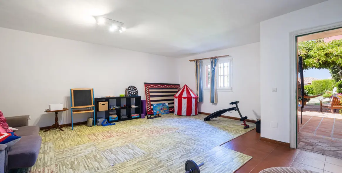 Продажа  отдельно стоящей виллы в Benalmadena 33