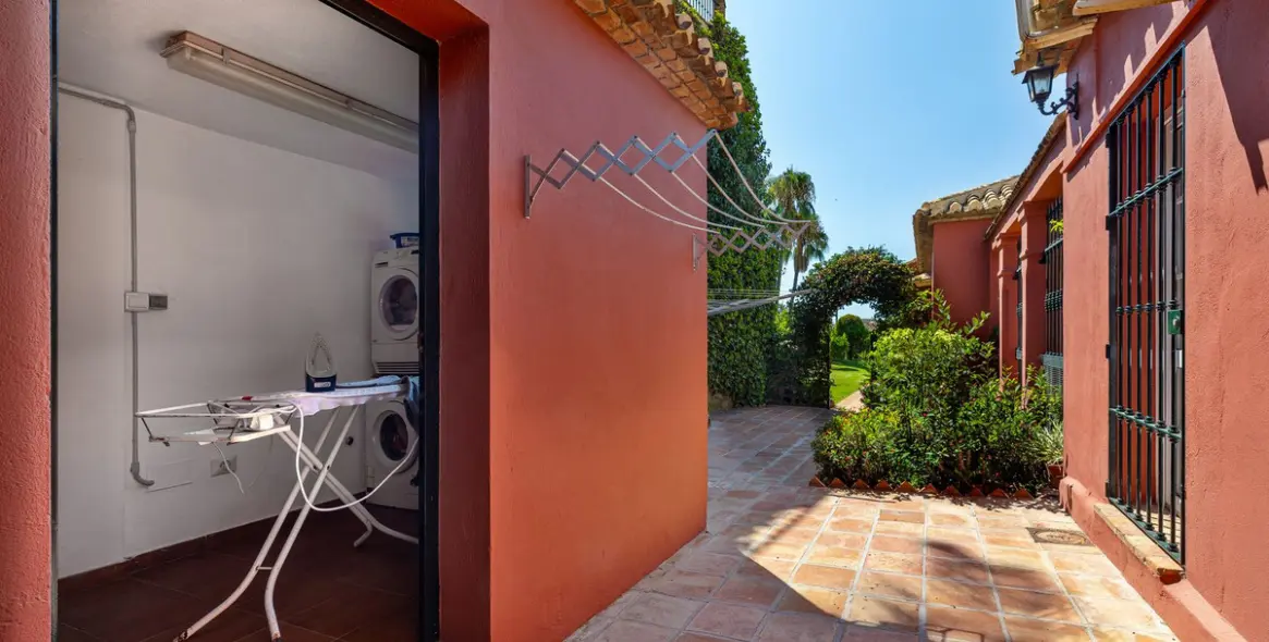 Продажа  отдельно стоящей виллы в Benalmadena 35