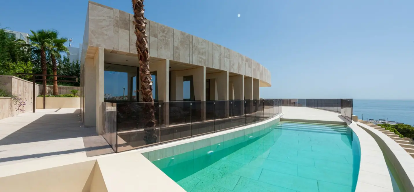 Sale of detached villa in Casares 1