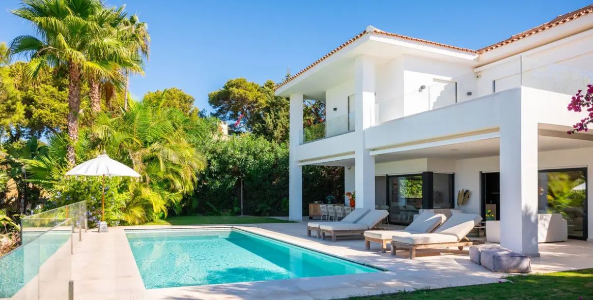 Продажа  отдельно стоящей виллы в Artola 1