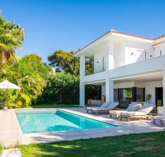 Продажа  отдельно стоящей виллы в Artola