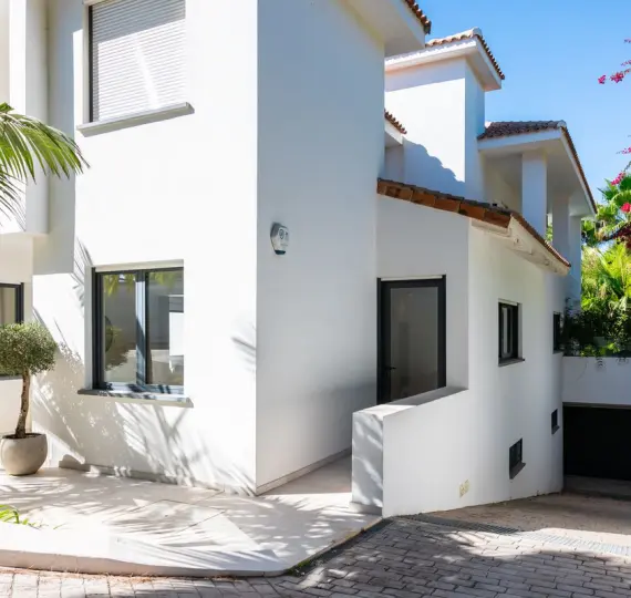 Продажа  отдельно стоящей виллы в Artola