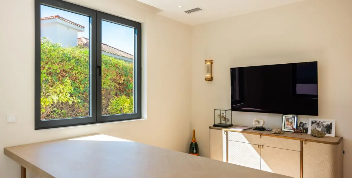 Продажа  отдельно стоящей виллы в Artola 17