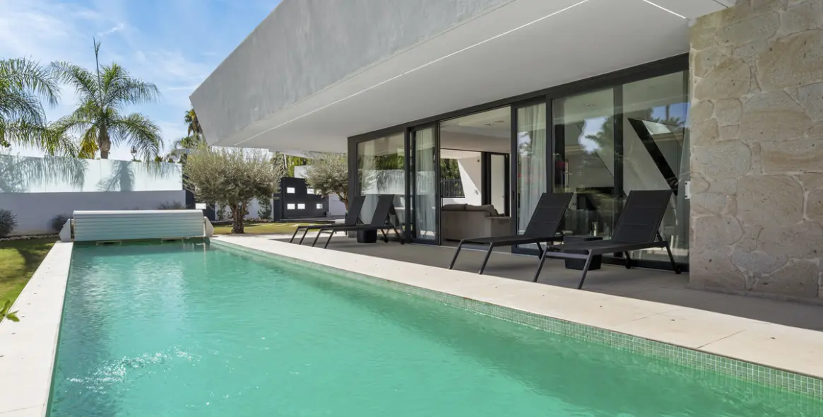 Sale of detached villa in Nueva Andalucía (district Nueva Andalucía) 1