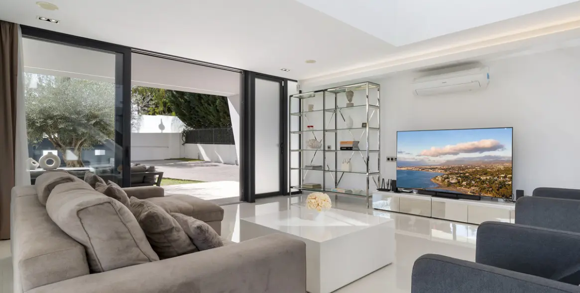 Sale of detached villa in Nueva Andalucía (district Nueva Andalucía) 3