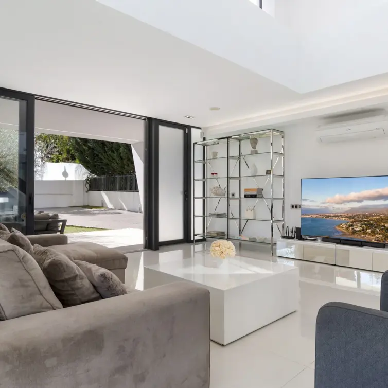 Short-term rent of detached villa in Nueva Andalucía