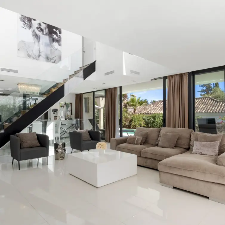 Alquiler a corto plazo de villa independiente en Nueva Andalucía