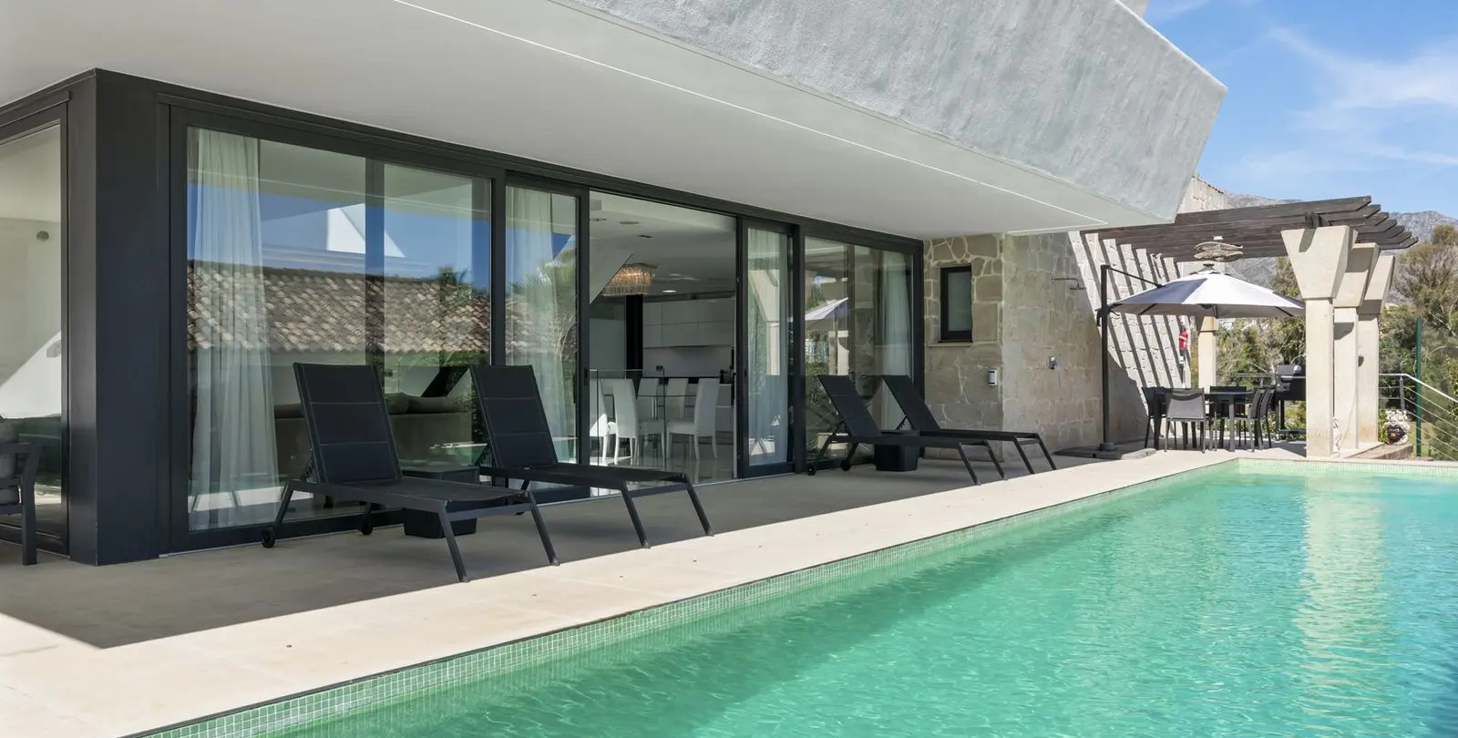 Short-term rent of detached villa in Nueva Andalucía 40