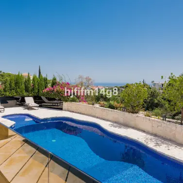 Продажа  отдельно стоящей виллы в La Quinta