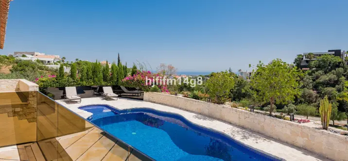 Продажа  отдельно стоящей виллы в La Quinta 3